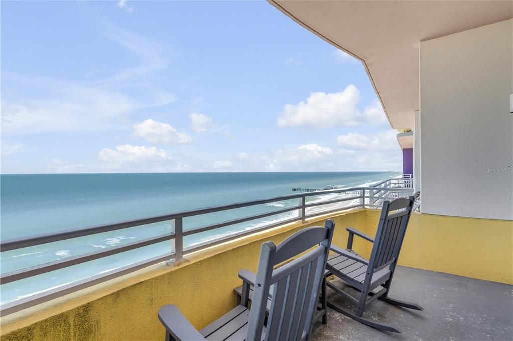 For Sale: $384,000 (1 beds, 1 baths, 751 Square Feet)