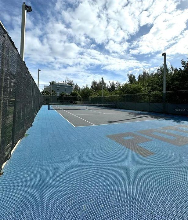 For Sale: $260,000 (3 beds, 2 baths, 1200 Square Feet)