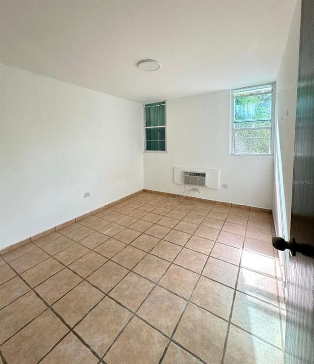 For Sale: $260,000 (3 beds, 2 baths, 1200 Square Feet)