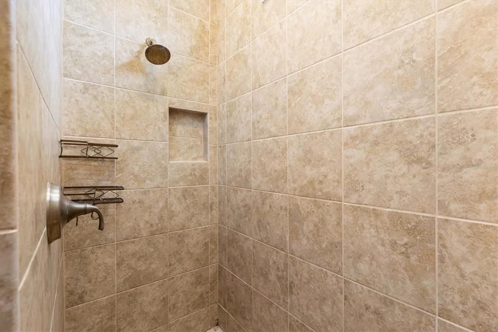 En Venta: $569,000 (4 camas, 2 baños, 2326 Pies cuadrados)