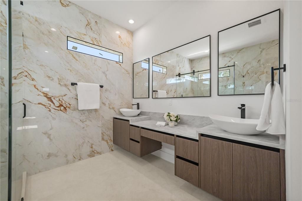 En Venta: $1,489,900 (4 camas, 5 baños, 3663.67 Pies cuadrados)