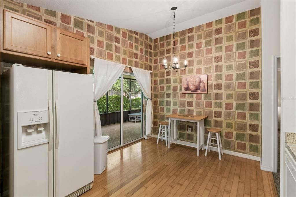 На продажу: $199,900 (2 спален, 1 ванн, 1085 Квадратных фут)