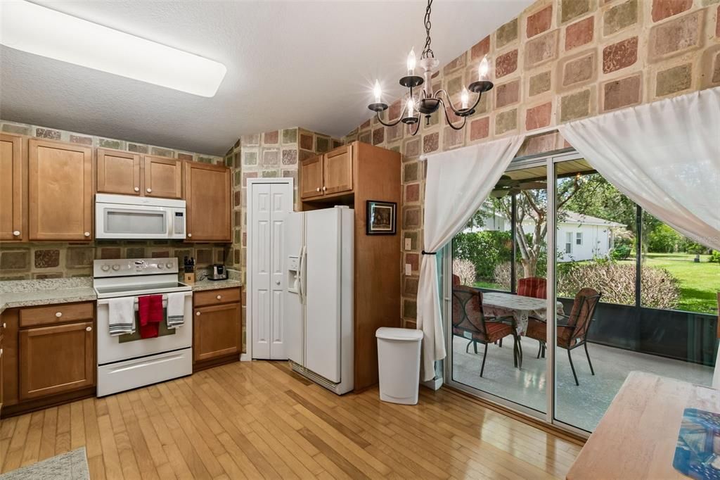 На продажу: $199,900 (2 спален, 1 ванн, 1085 Квадратных фут)