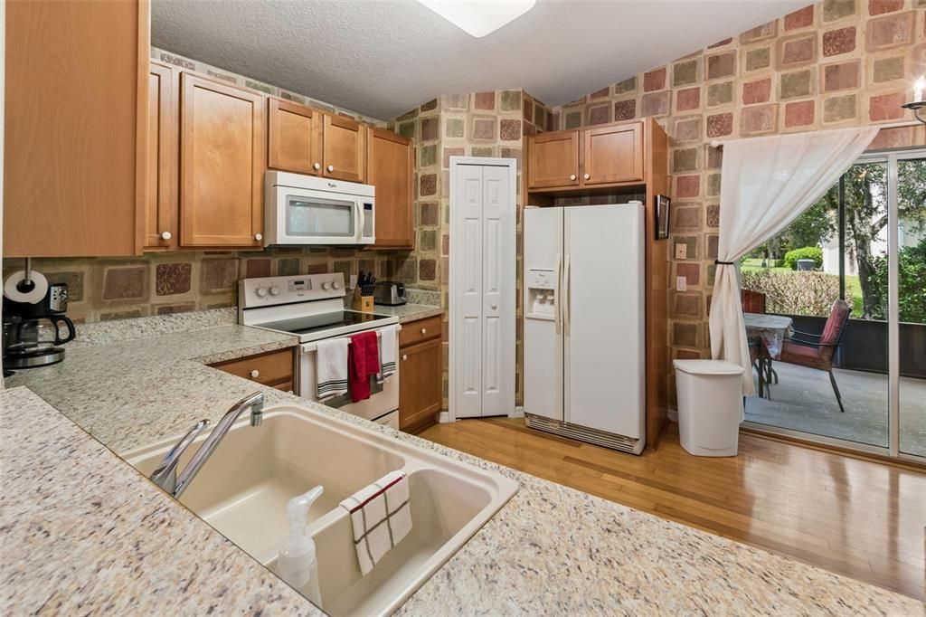 На продажу: $199,900 (2 спален, 1 ванн, 1085 Квадратных фут)