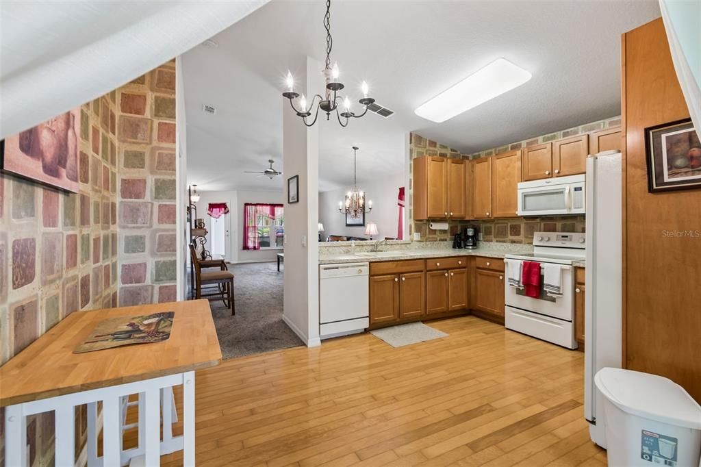 На продажу: $199,900 (2 спален, 1 ванн, 1085 Квадратных фут)