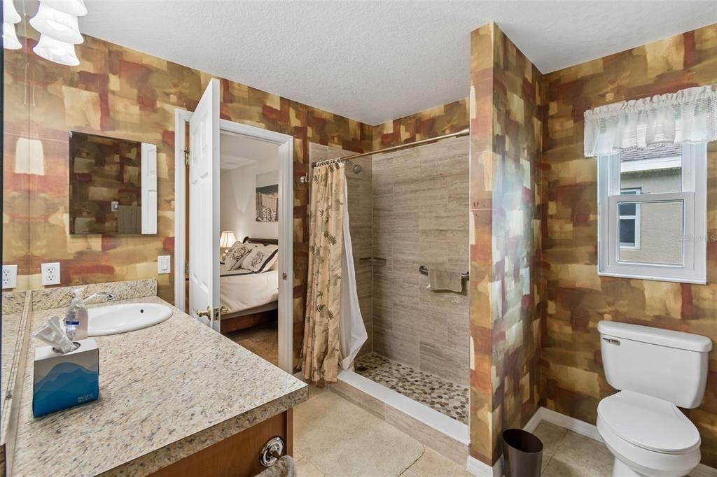 На продажу: $199,900 (2 спален, 1 ванн, 1085 Квадратных фут)