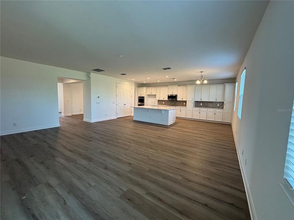 En Venta: $735,990 (6 camas, 4 baños, 4638 Pies cuadrados)