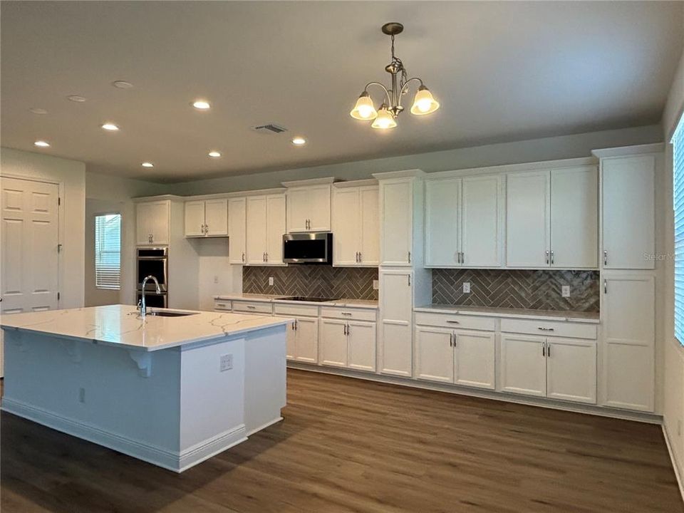 En Venta: $735,990 (6 camas, 4 baños, 4638 Pies cuadrados)