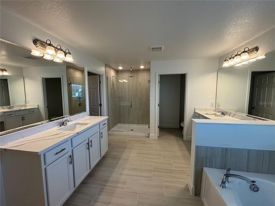 En Venta: $735,990 (6 camas, 4 baños, 4638 Pies cuadrados)