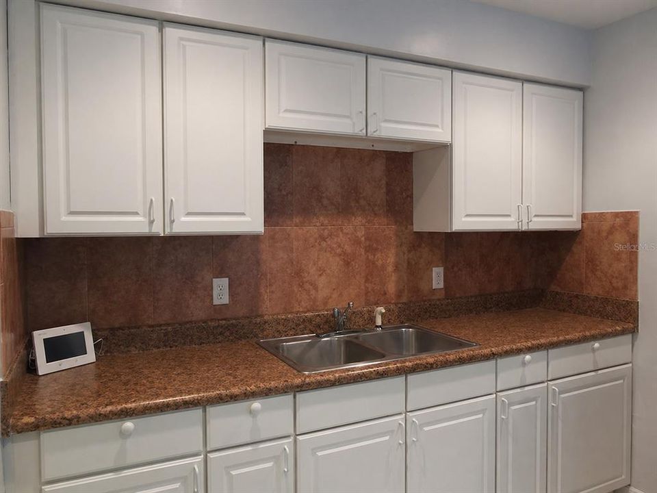 На продажу: $175,000 (2 спален, 1 ванн, 786 Квадратных фут)