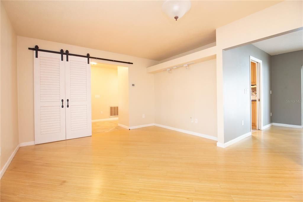 Activo con contrato: $650,000 (3 camas, 2 baños, 2001 Pies cuadrados)