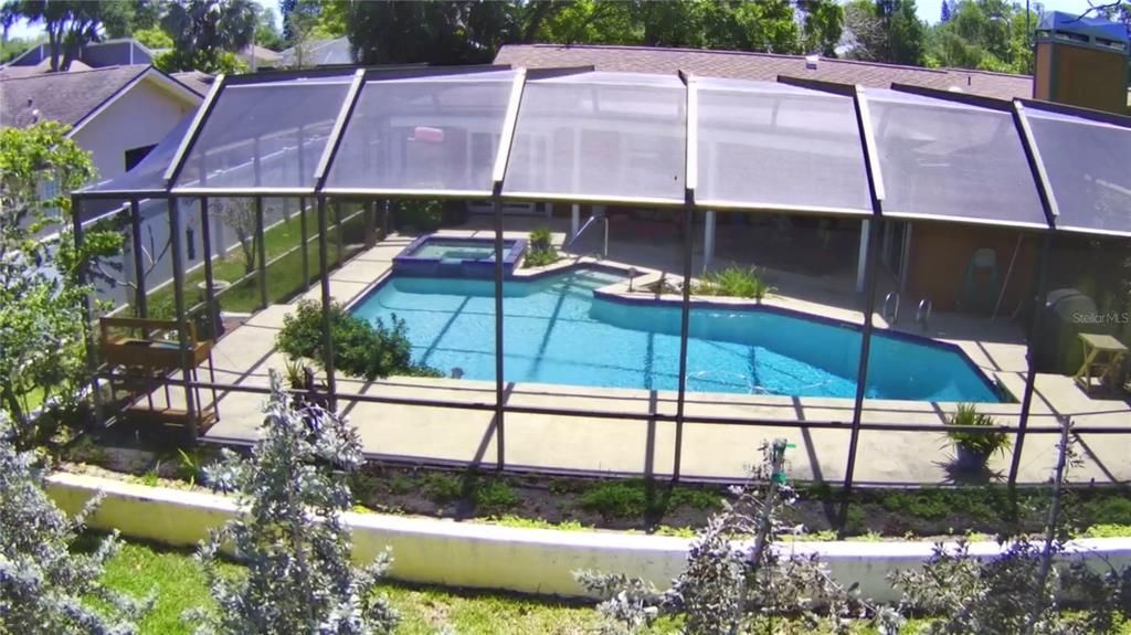 Activo con contrato: $650,000 (3 camas, 2 baños, 2001 Pies cuadrados)