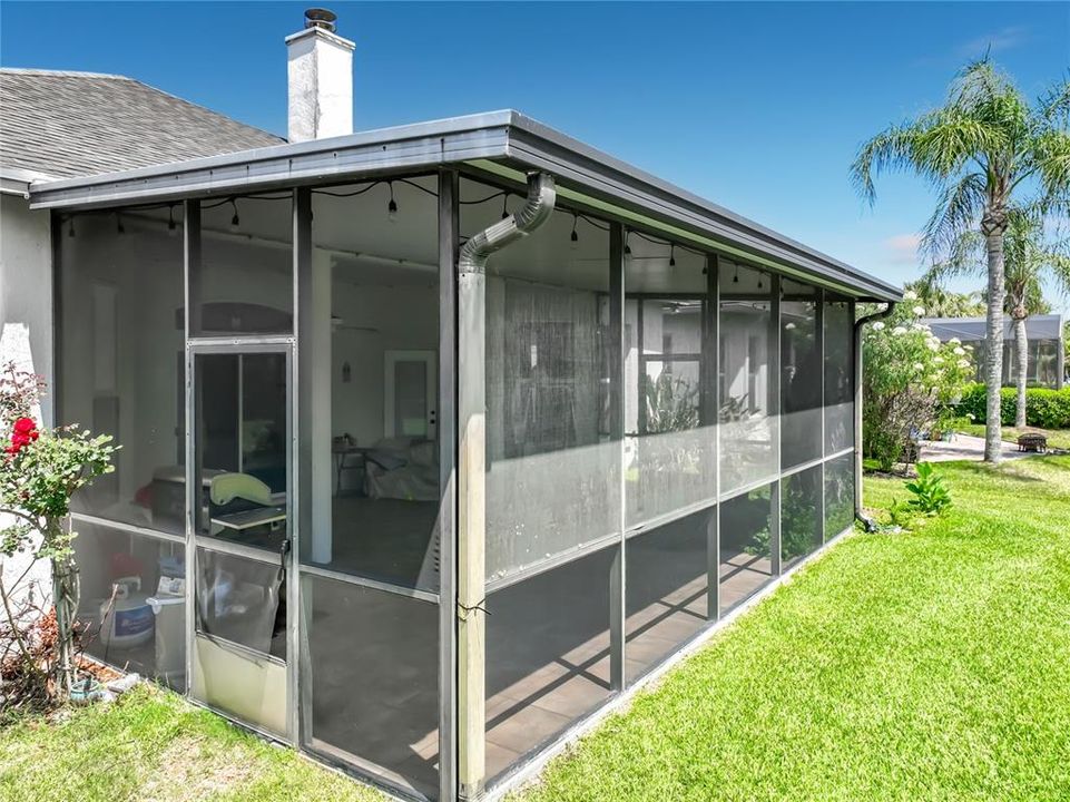 For Rent: $3,200 (4 beds, 2 baths, 1976 Square Feet)