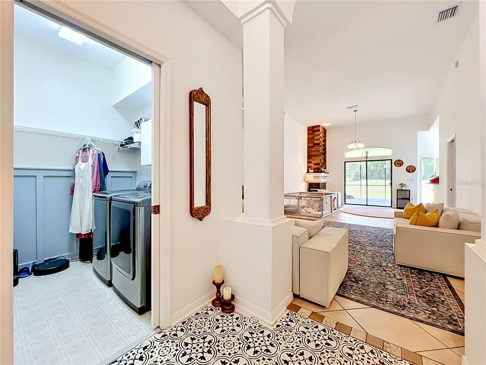 For Rent: $3,200 (4 beds, 2 baths, 1976 Square Feet)