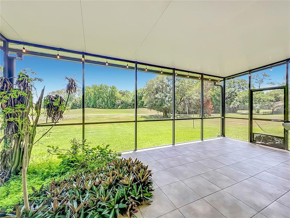 For Rent: $3,200 (4 beds, 2 baths, 1976 Square Feet)