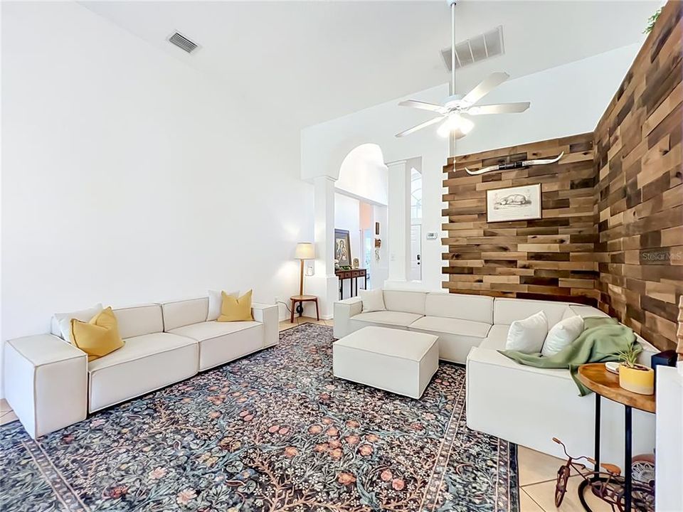 For Rent: $3,200 (4 beds, 2 baths, 1976 Square Feet)