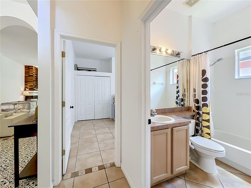 For Rent: $3,200 (4 beds, 2 baths, 1976 Square Feet)