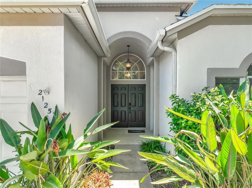 For Rent: $3,200 (4 beds, 2 baths, 1976 Square Feet)