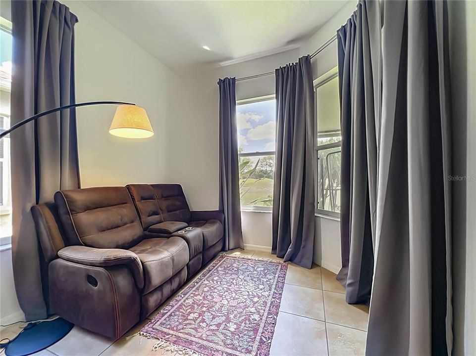For Rent: $3,200 (4 beds, 2 baths, 1976 Square Feet)