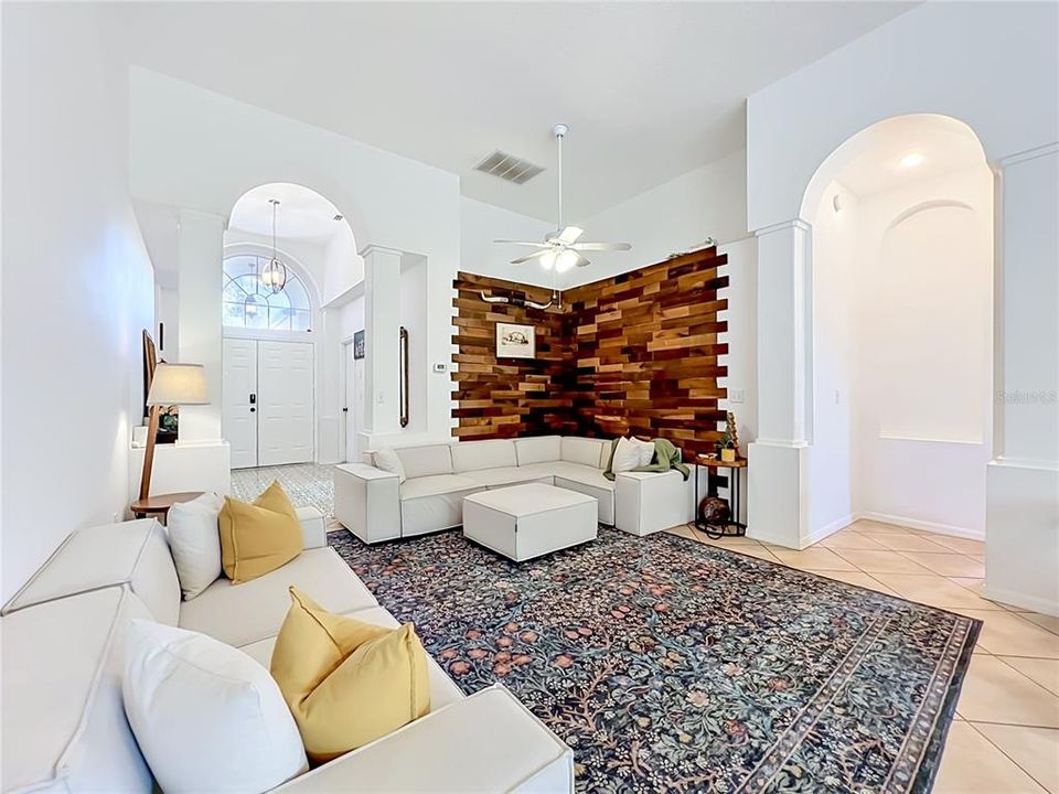 For Rent: $3,200 (4 beds, 2 baths, 1976 Square Feet)