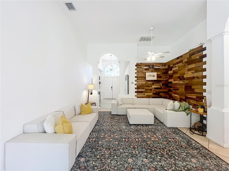 For Rent: $3,200 (4 beds, 2 baths, 1976 Square Feet)
