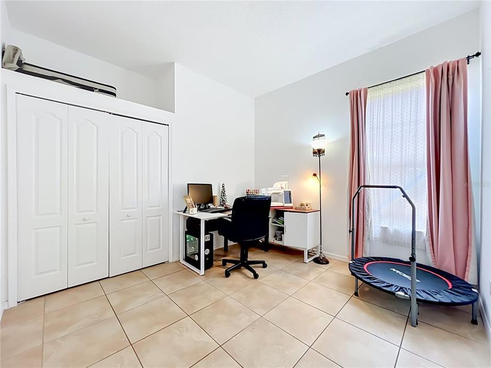 For Rent: $3,200 (4 beds, 2 baths, 1976 Square Feet)