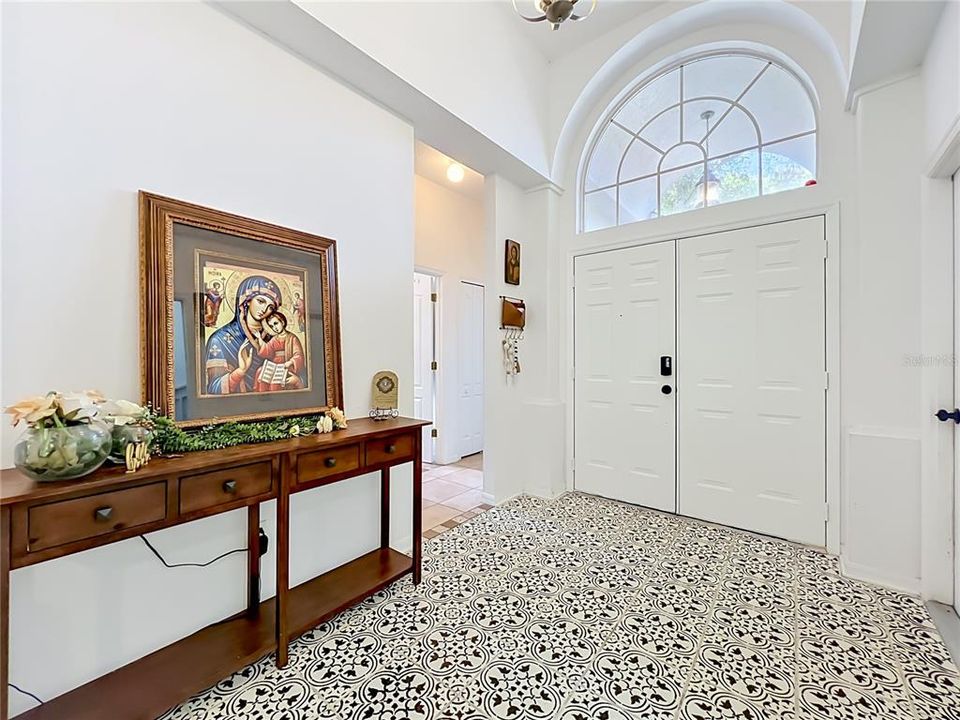 For Rent: $3,200 (4 beds, 2 baths, 1976 Square Feet)