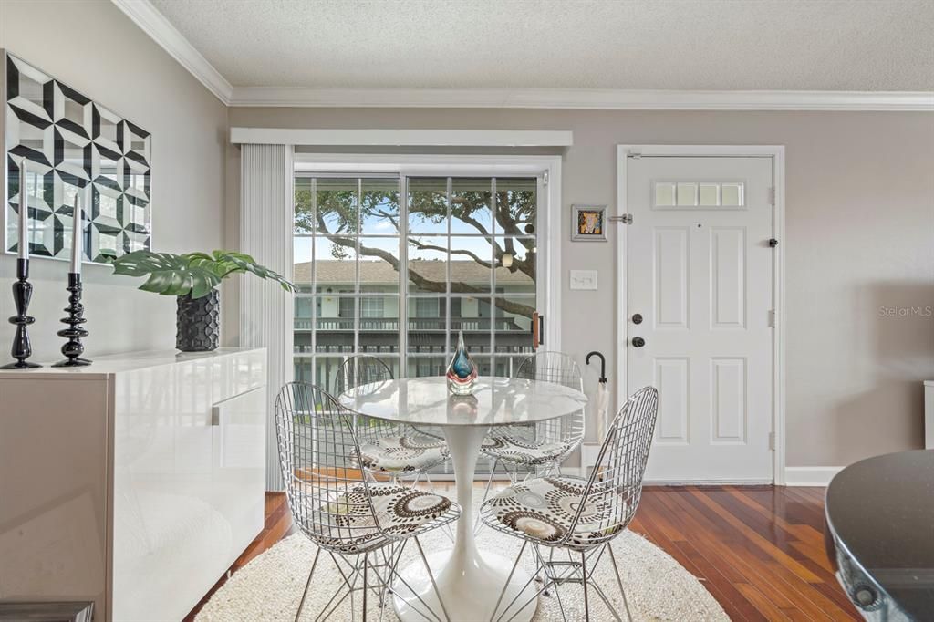 For Sale: $137,000 (1 beds, 1 baths, 636 Square Feet)