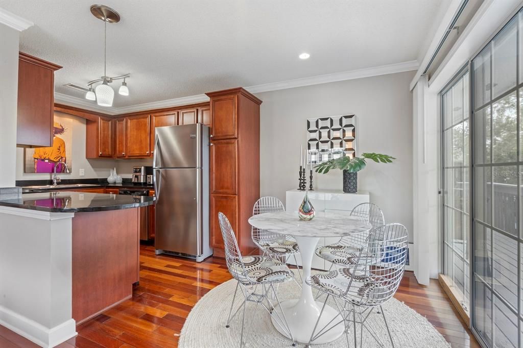 For Sale: $137,000 (1 beds, 1 baths, 636 Square Feet)