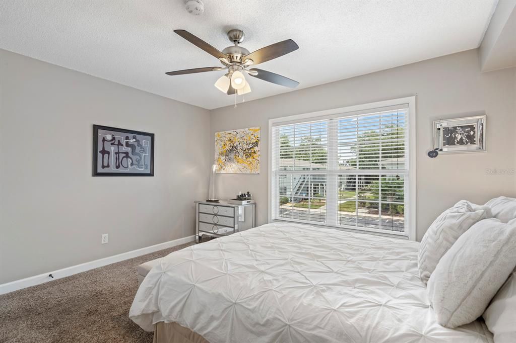 For Sale: $137,000 (1 beds, 1 baths, 636 Square Feet)