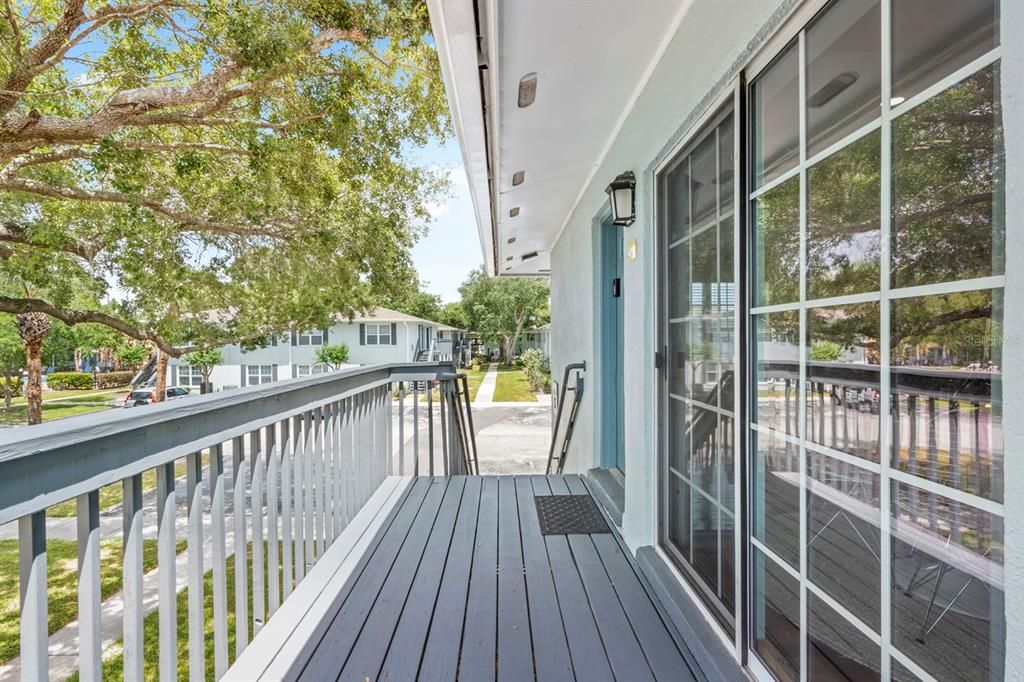 For Sale: $137,000 (1 beds, 1 baths, 636 Square Feet)