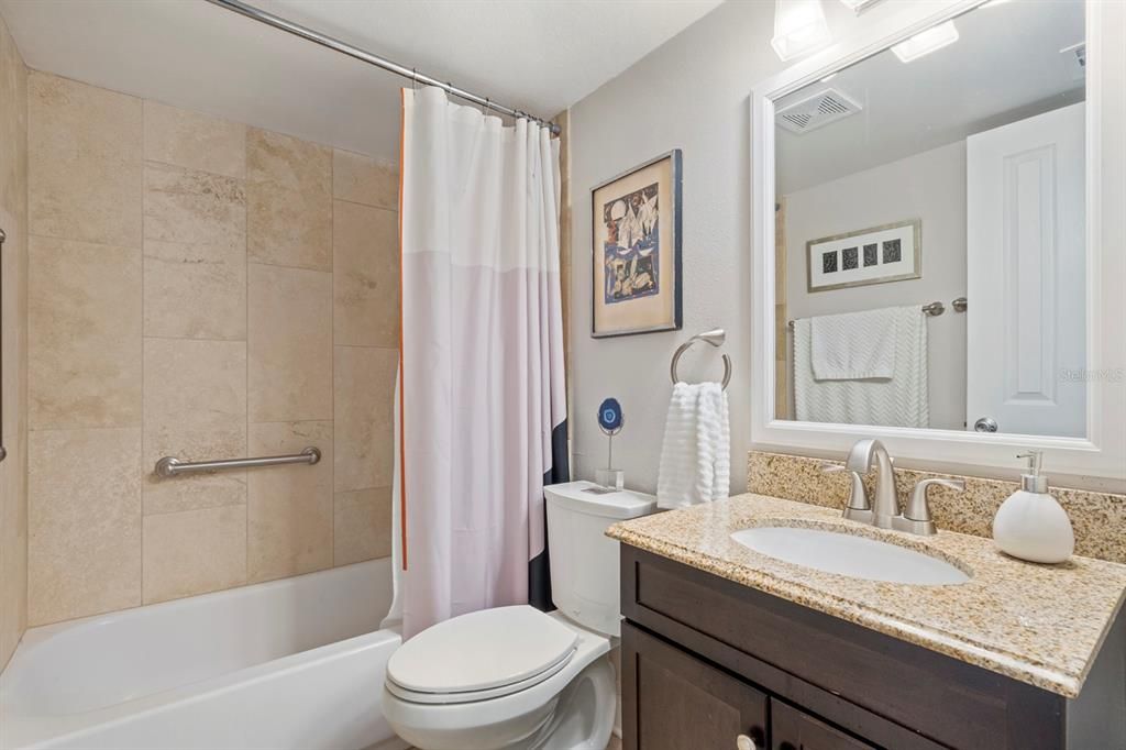 For Sale: $137,000 (1 beds, 1 baths, 636 Square Feet)