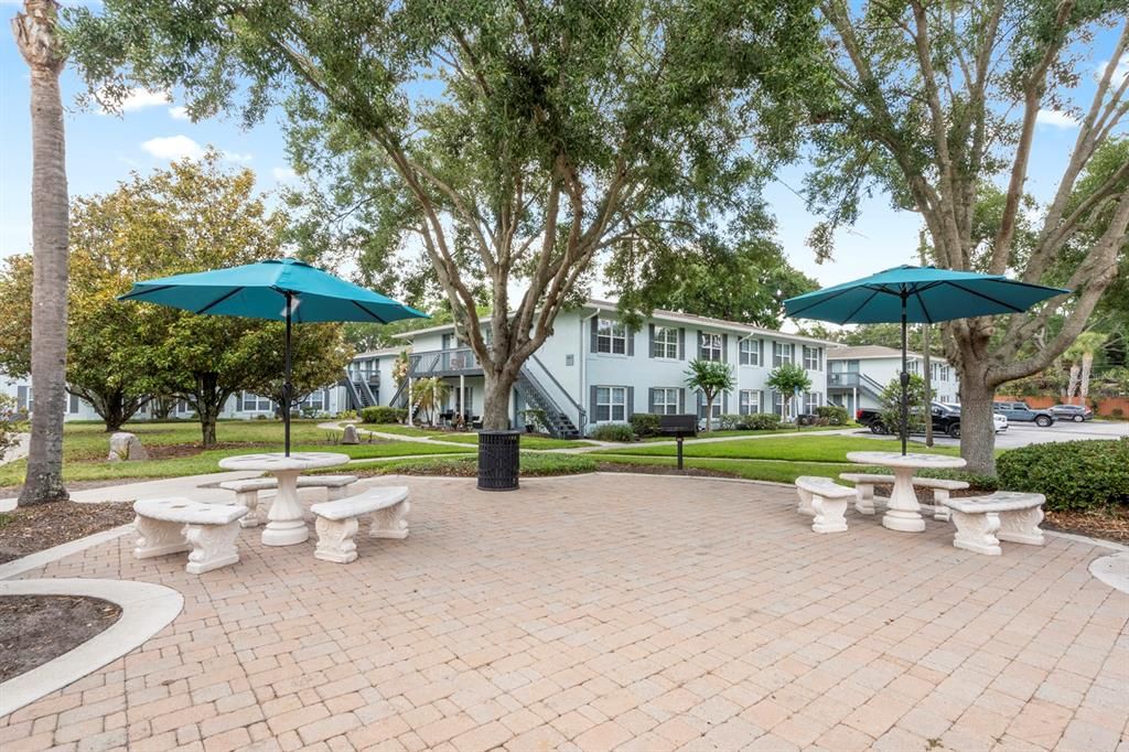For Sale: $137,000 (1 beds, 1 baths, 636 Square Feet)