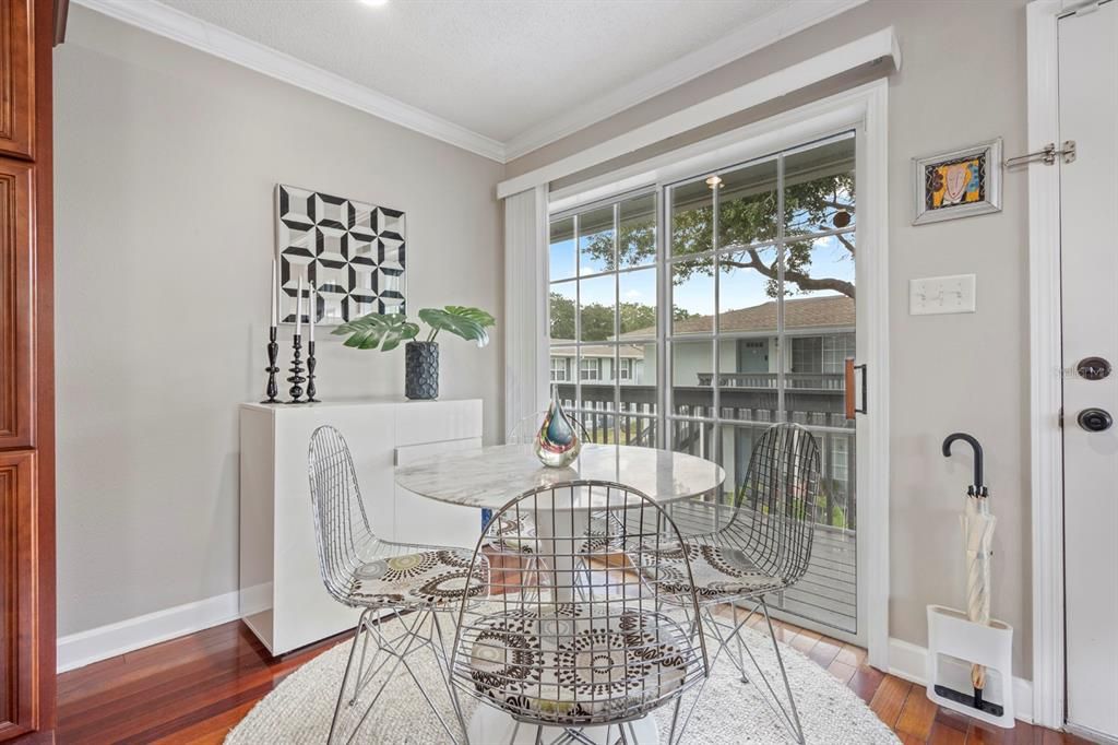 For Sale: $137,000 (1 beds, 1 baths, 636 Square Feet)