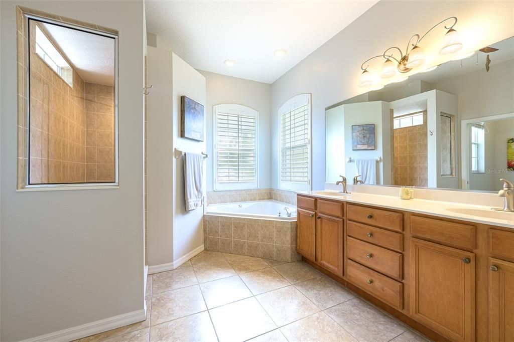 Active With Contract: $633,000 (3 beds, 2 baths, 2372 Square Feet)