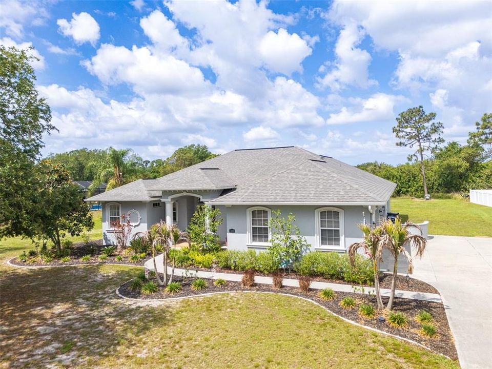 Active With Contract: $633,000 (3 beds, 2 baths, 2372 Square Feet)