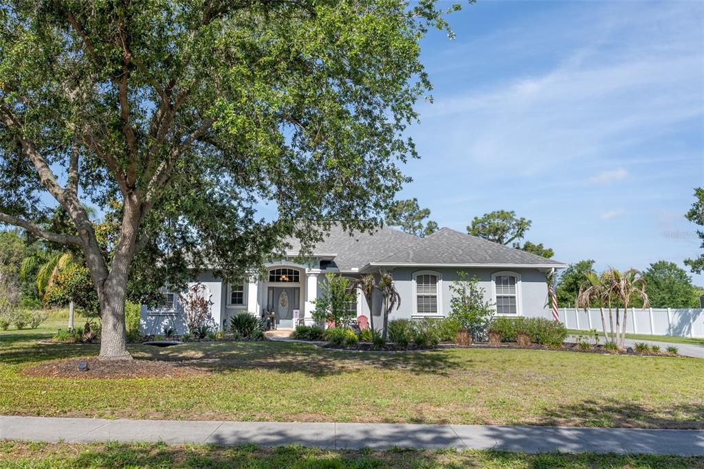 Active With Contract: $633,000 (3 beds, 2 baths, 2372 Square Feet)