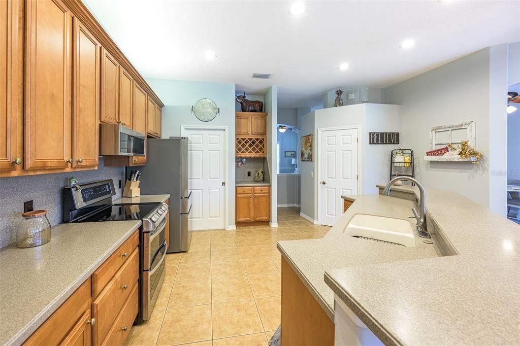 Active With Contract: $633,000 (3 beds, 2 baths, 2372 Square Feet)
