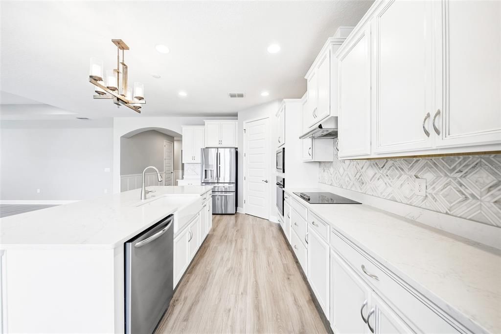 En Venta: $1,050,000 (4 camas, 3 baños, 2758 Pies cuadrados)