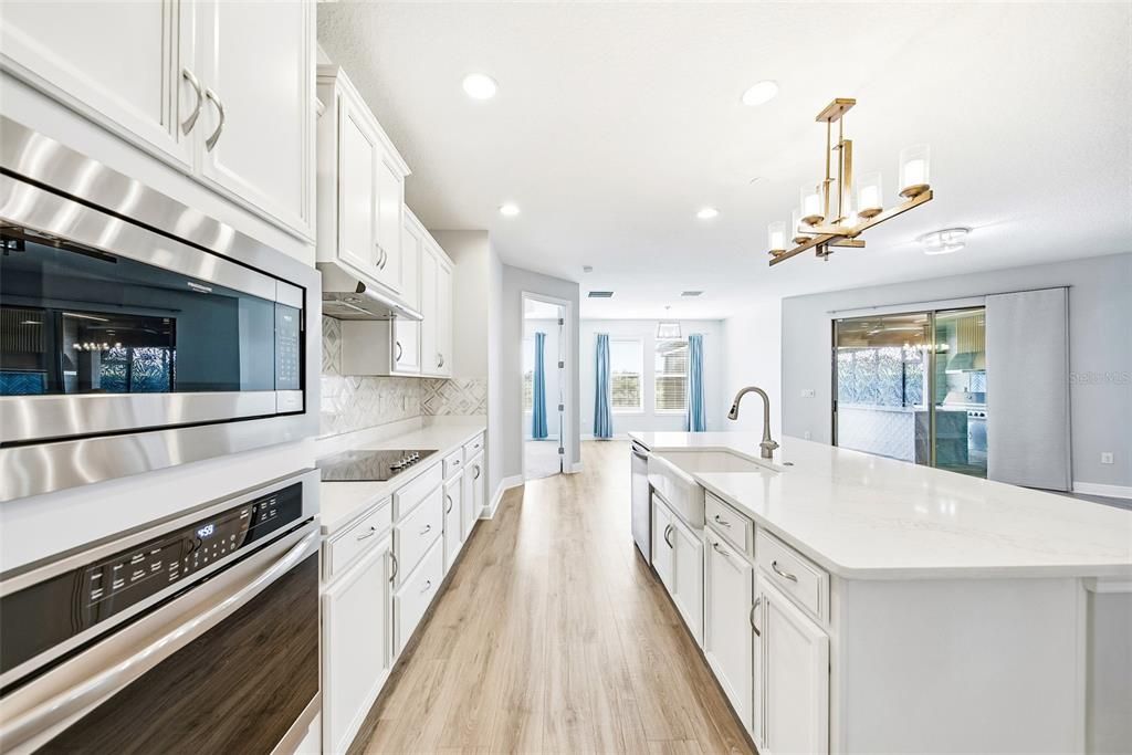 En Venta: $1,050,000 (4 camas, 3 baños, 2758 Pies cuadrados)