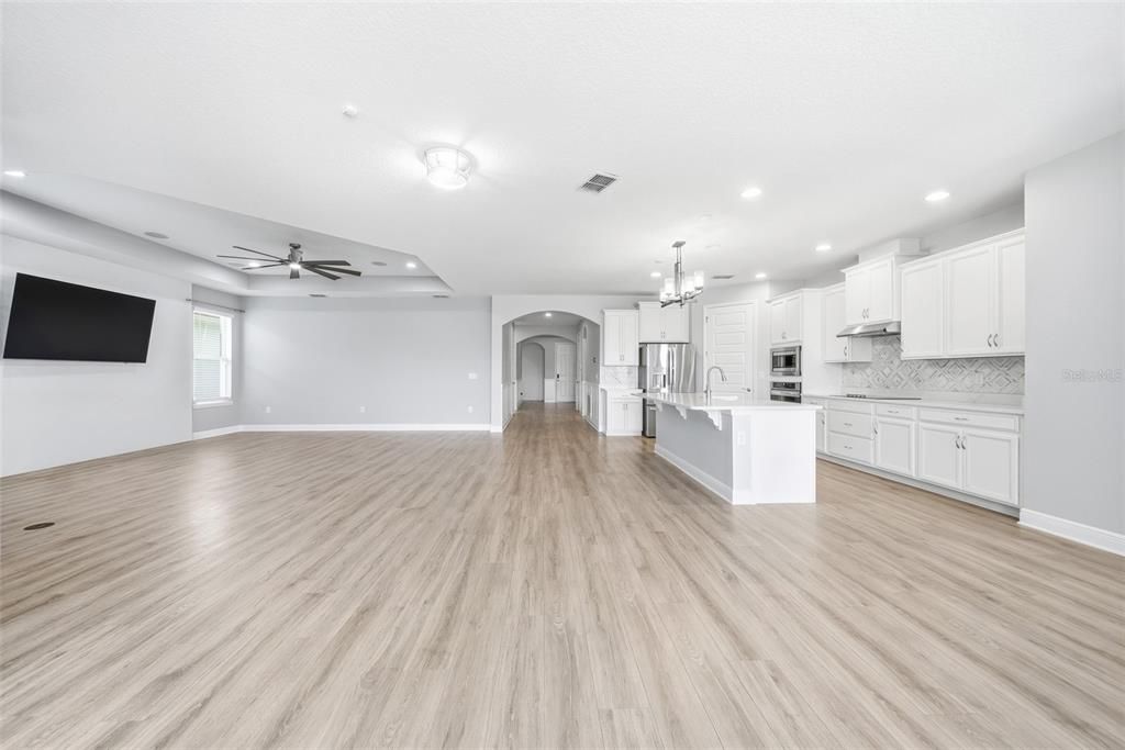 En Venta: $1,050,000 (4 camas, 3 baños, 2758 Pies cuadrados)