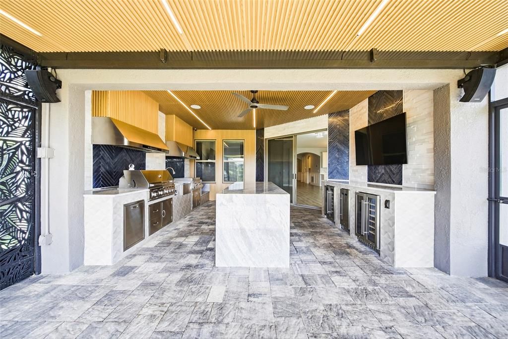 En Venta: $1,050,000 (4 camas, 3 baños, 2758 Pies cuadrados)