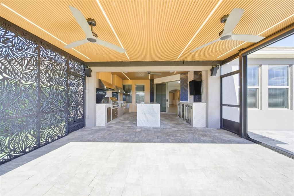 En Venta: $1,050,000 (4 camas, 3 baños, 2758 Pies cuadrados)