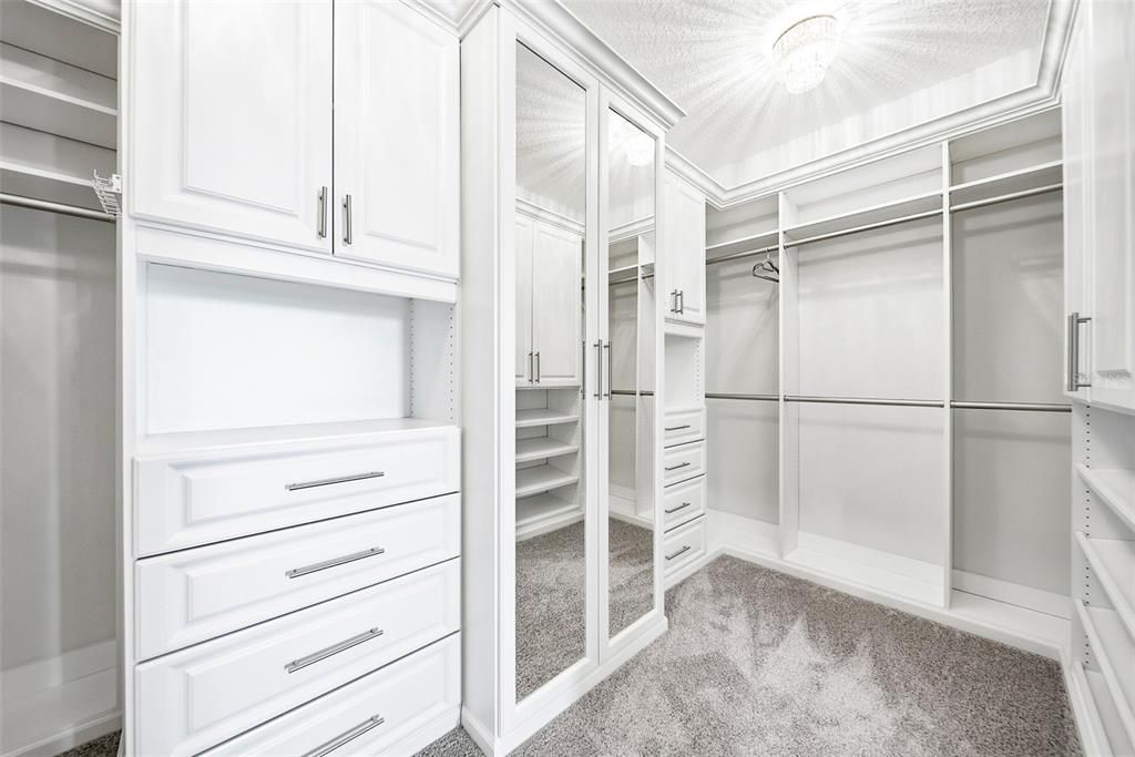 En Venta: $1,050,000 (4 camas, 3 baños, 2758 Pies cuadrados)