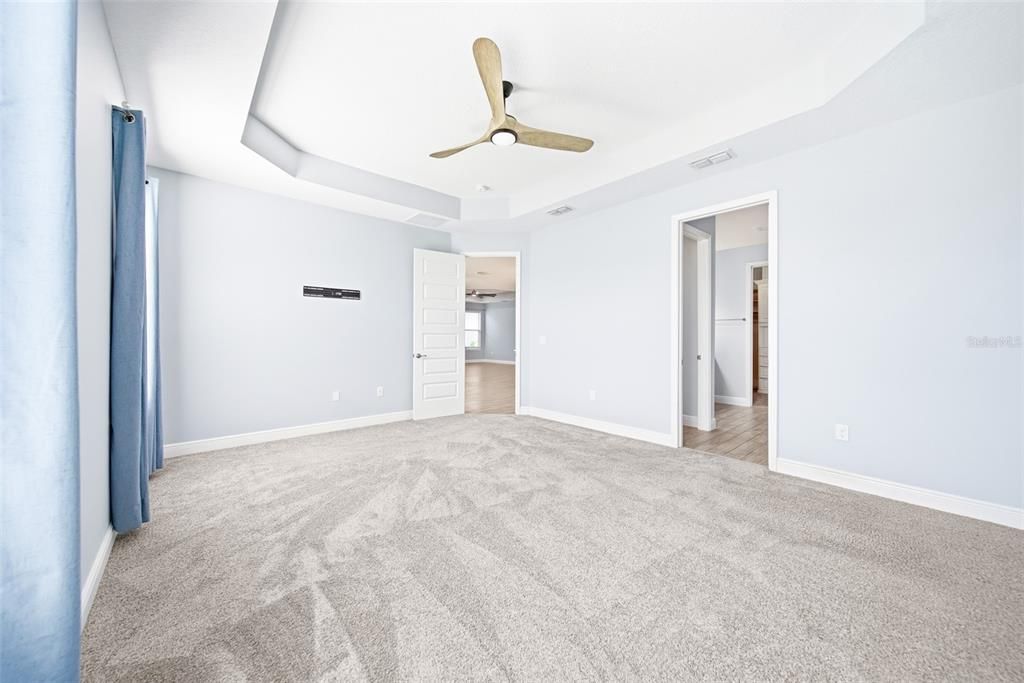 En Venta: $1,050,000 (4 camas, 3 baños, 2758 Pies cuadrados)