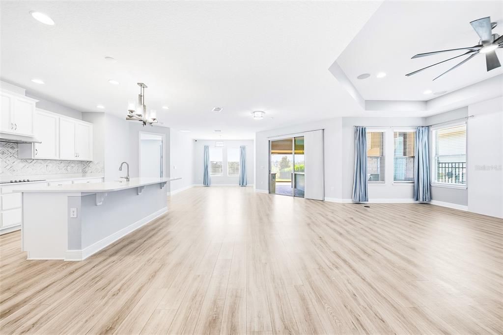 En Venta: $1,050,000 (4 camas, 3 baños, 2758 Pies cuadrados)