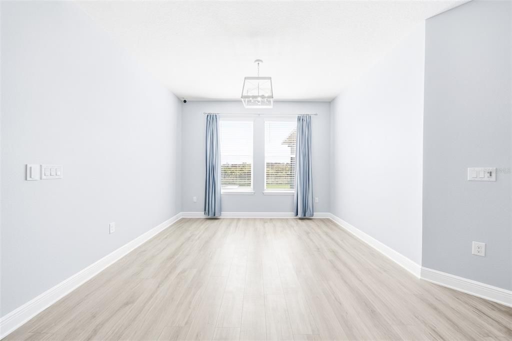 En Venta: $1,050,000 (4 camas, 3 baños, 2758 Pies cuadrados)