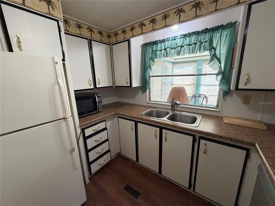 For Sale: $139,800 (2 beds, 2 baths, 960 Square Feet)