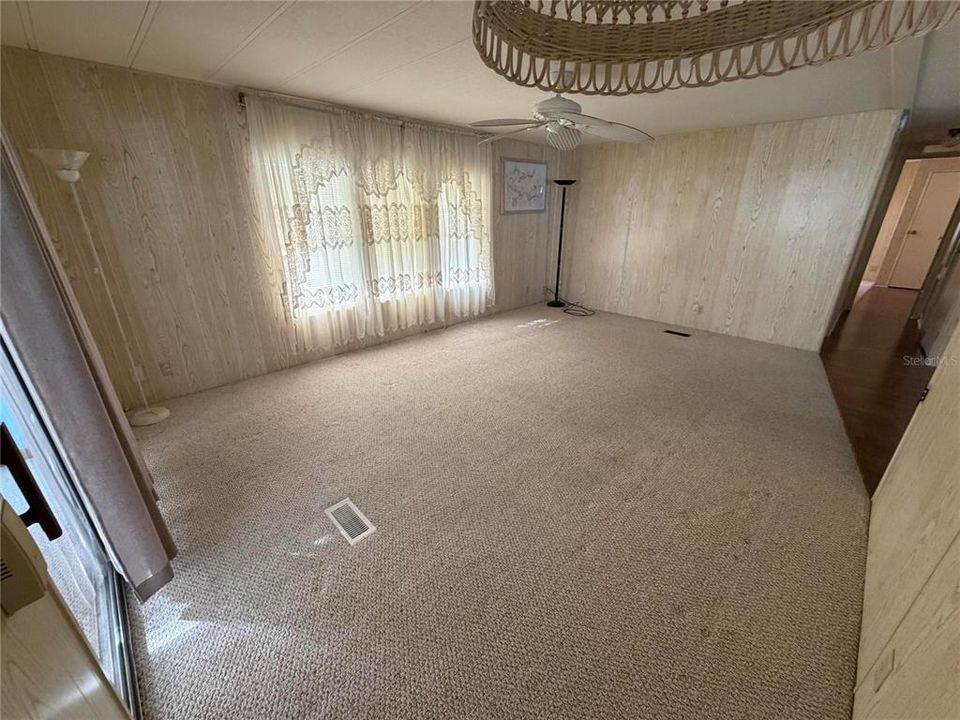 For Sale: $139,800 (2 beds, 2 baths, 960 Square Feet)