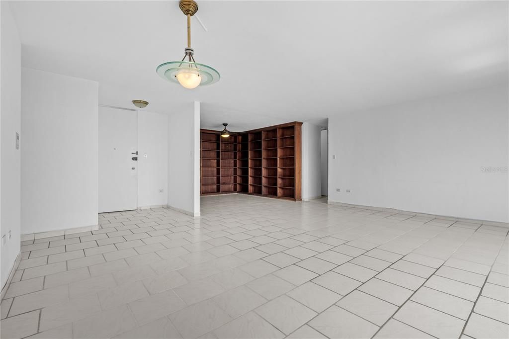 For Sale: $750,000 (2 beds, 2 baths, 1351 Square Feet)